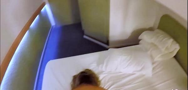 Echte Ehefrau Deutsch fickt heimlich fremd - Sextreffen mit Jungspund im Hotel - German Amateur